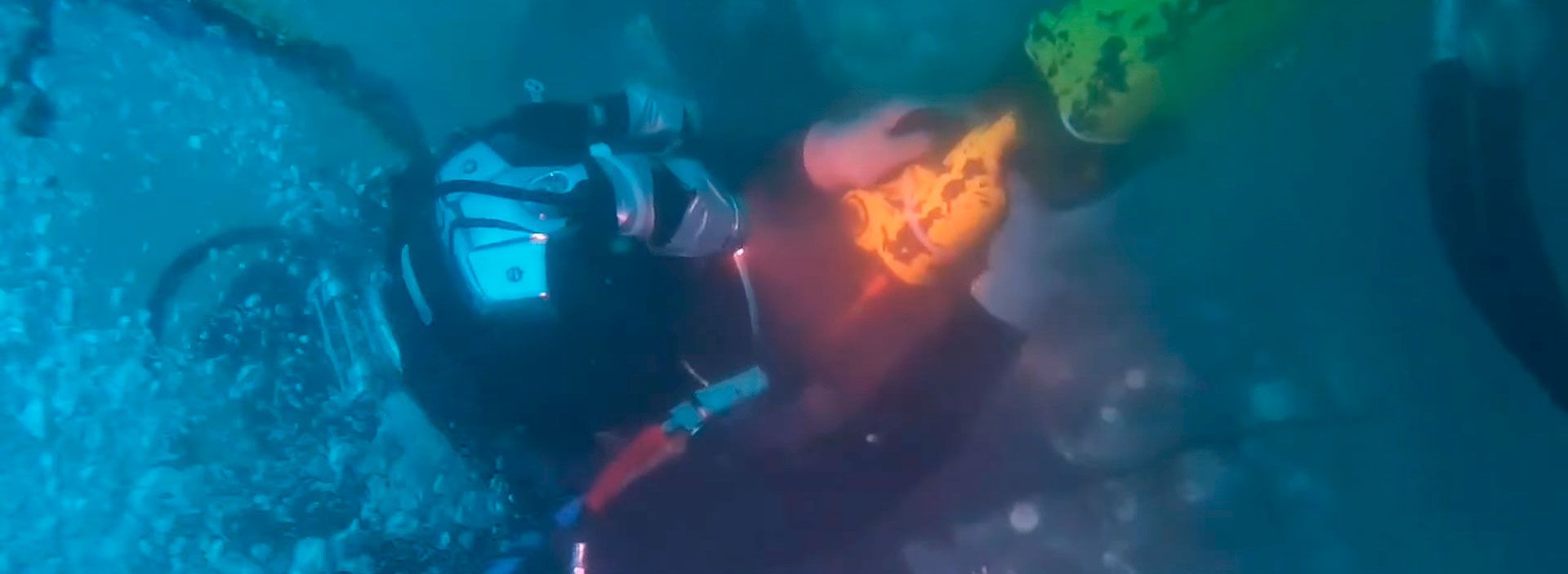 Excavación y validación del oleoducto submarino