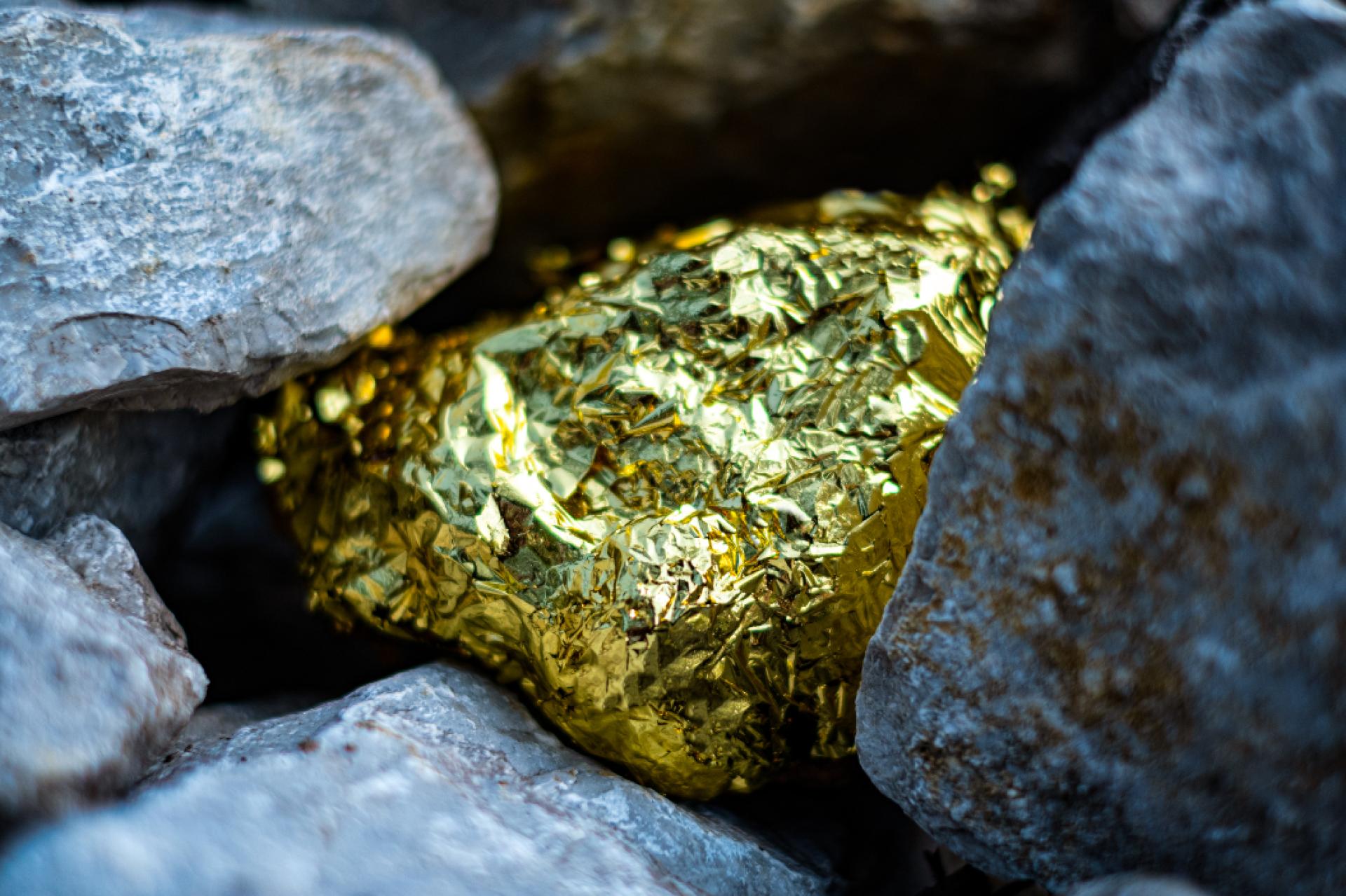 Petróleo y oro sostienen el crecimiento de las exportaciones a junio; manufacturas y agro caen