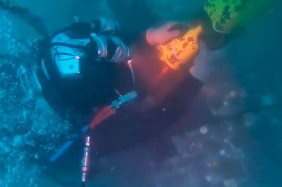 Excavación y validación del oleoducto submarino